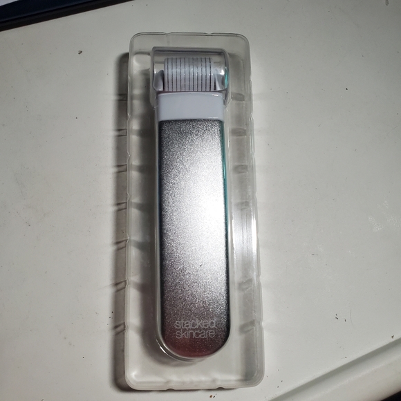 NWOT Stacked Skincare Microneedling Tool
